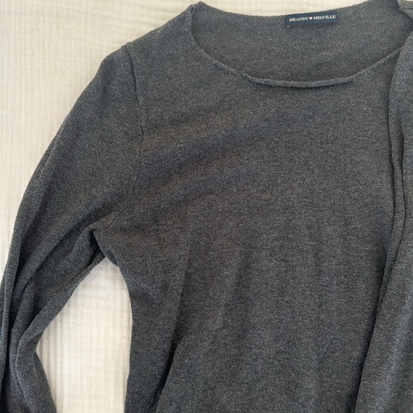 Brandy Melville grey pullover sweater - Picture 4 of 4